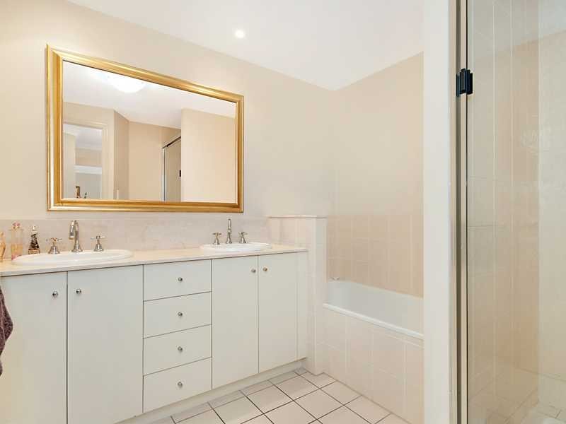 917, The Lakes Greenslopes Street, Cairns North QLD 4870