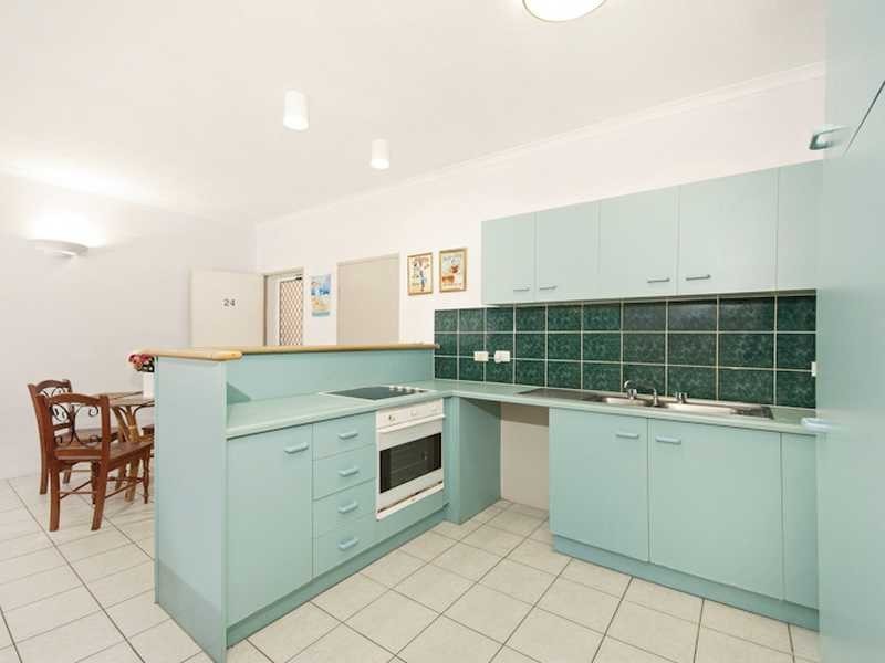 24/327 Lake Street, Cairns North QLD 4870
