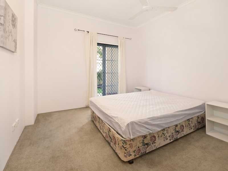 24/327 Lake Street, Cairns North QLD 4870