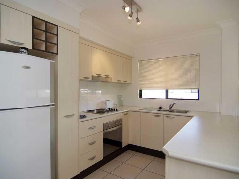 4/44 Pease Street, Cairns QLD 4870