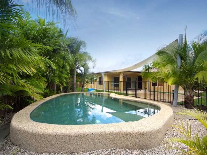 24 Bassett Street, Kanimbla QLD 4870