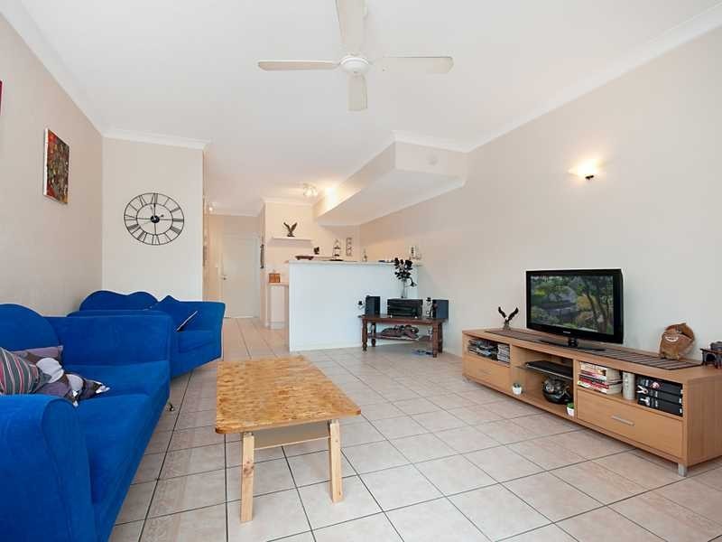 2/179 Kamerunga Road, Freshwater QLD 4870