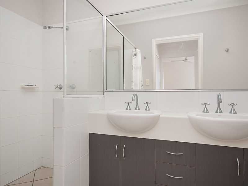 15 Thomas Street, Cairns North QLD 4870