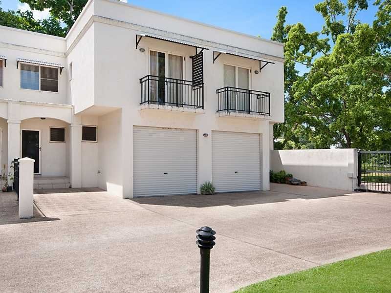 15 Thomas Street, Cairns North QLD 4870