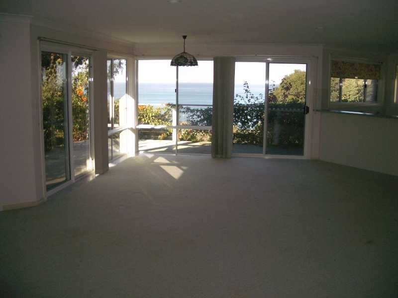 11 Coachmans Close, Sapphire Beach NSW 2450
