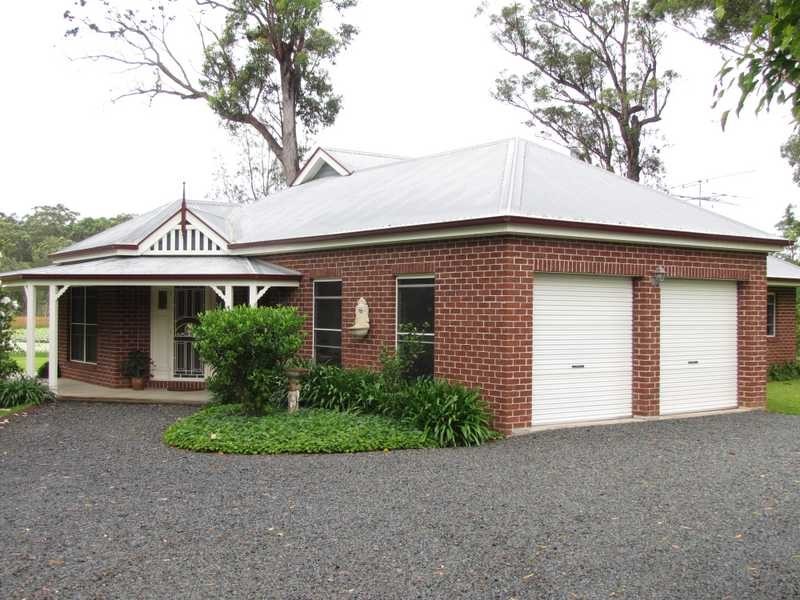 10 Lake Russell Drive, Emerald Beach NSW 2456