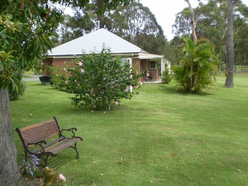 10 Lake Russell Drive, Emerald Beach NSW 2456