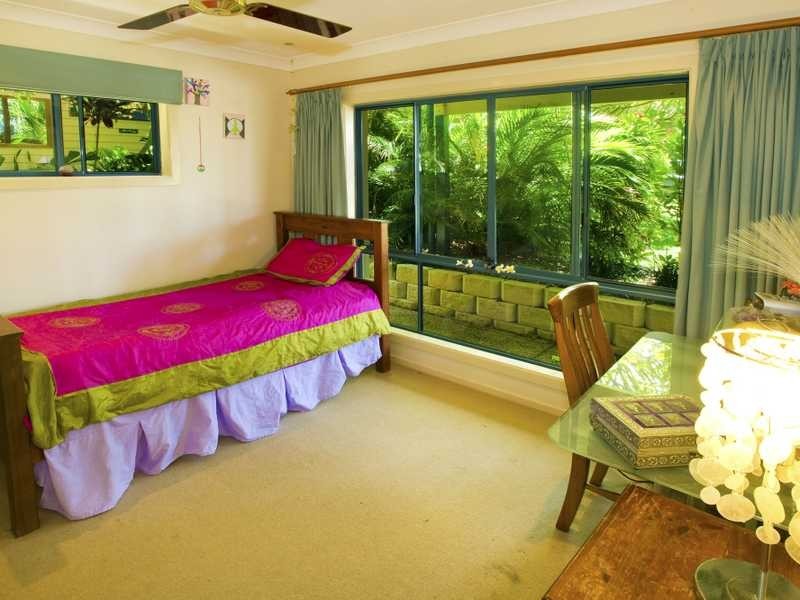 5 Dammeral Crescent, Emerald Beach NSW 2456