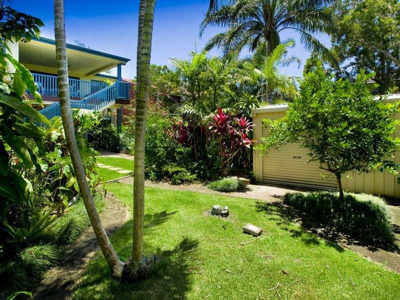 5 Dammeral Crescent, Emerald Beach NSW 2456