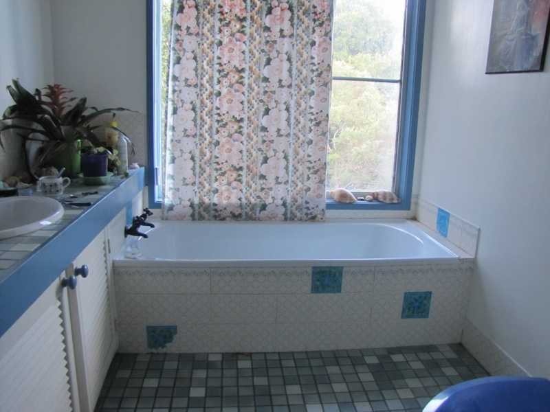 5 Blue Gum Avenue, Sandy Beach NSW 2456