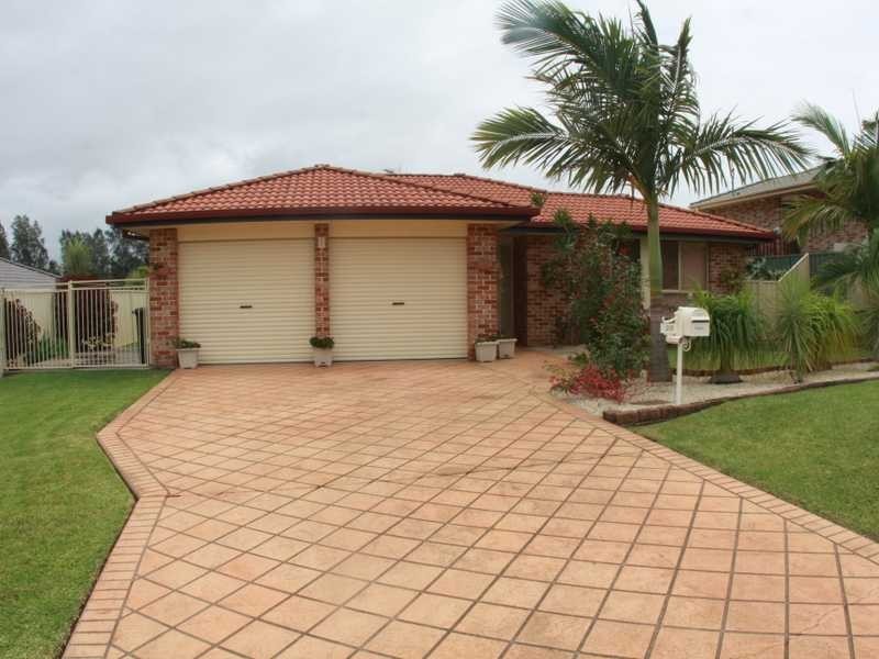 28 Explorers Way, Lake Cathie NSW 2445