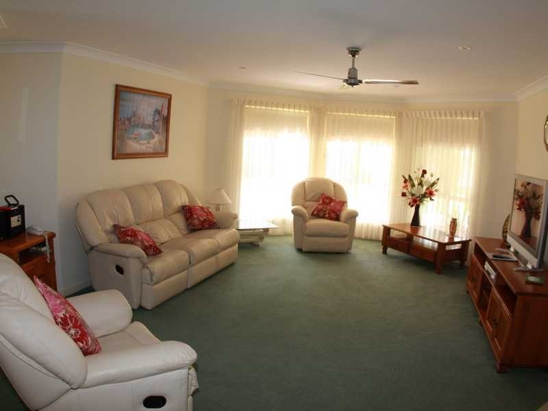 6 Shearwater Court, Lake Cathie NSW 2445