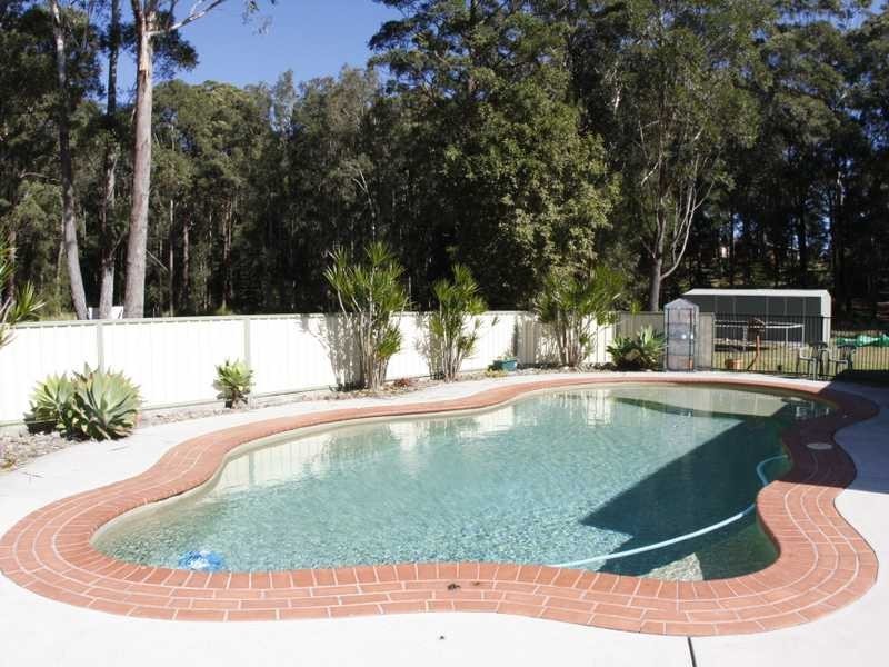 85 Kenwood Drive, Lake Cathie NSW 2445