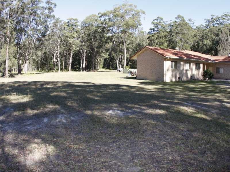 85 Kenwood Drive, Lake Cathie NSW 2445