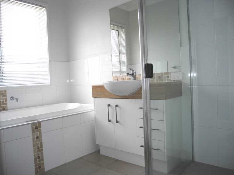 35 Clover Crescent, Boyne Island QLD 4680
