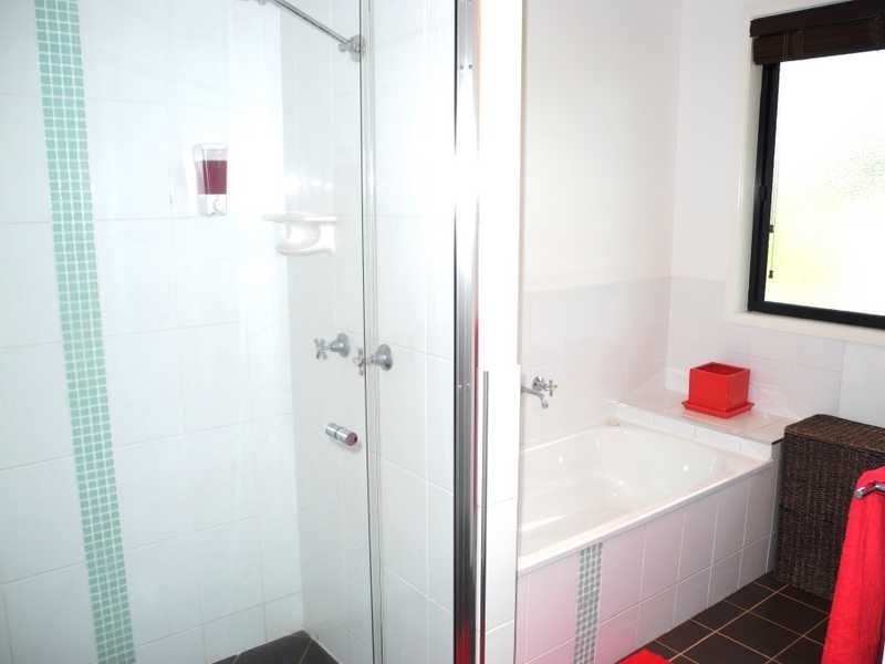 16 Hennie Drive, Benaraby QLD 4680