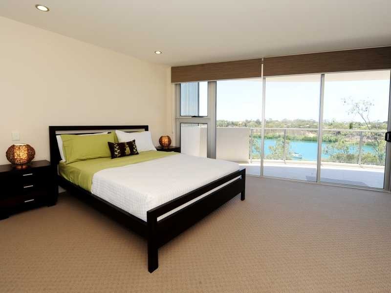 Unit 10/2 The Promenade, Boyne Island QLD 4680