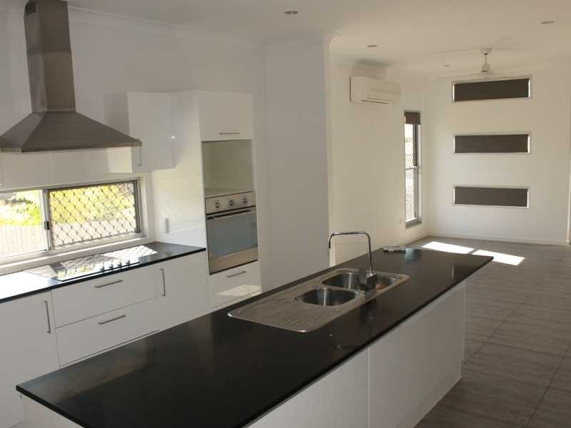 25 Lighthouse Drive, Boyne Island QLD 4680