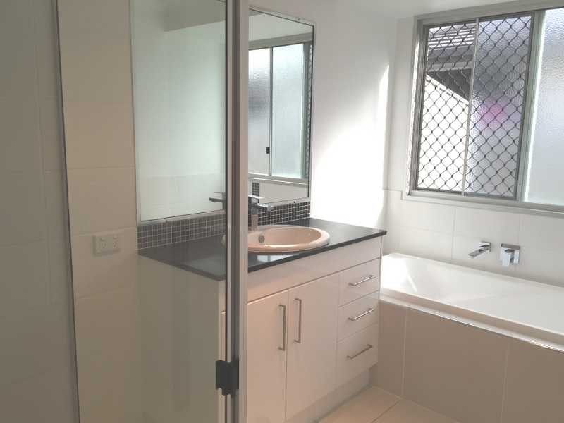 1 Wanda Drive, Boyne Island QLD 4680