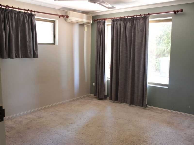 15 Sayre Crescent, Boyne Island QLD 4680