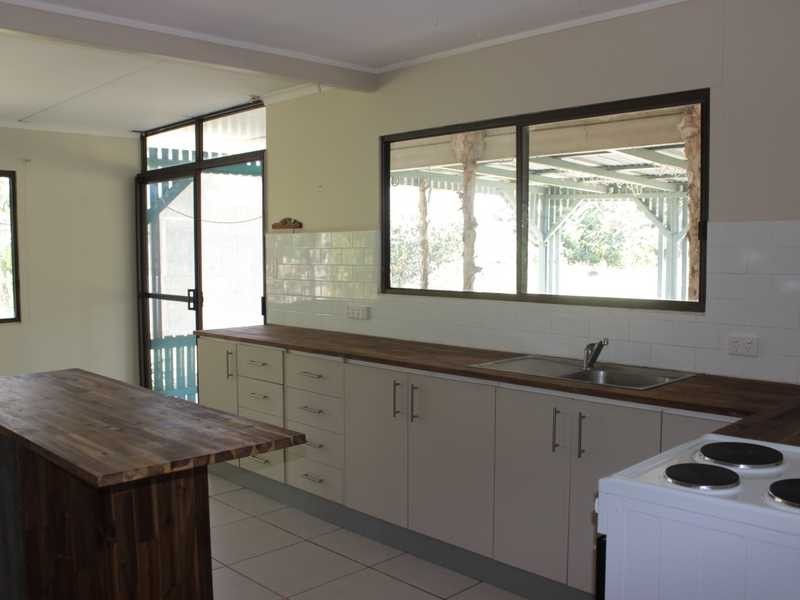 25 Martin Street, Bororen QLD 4678