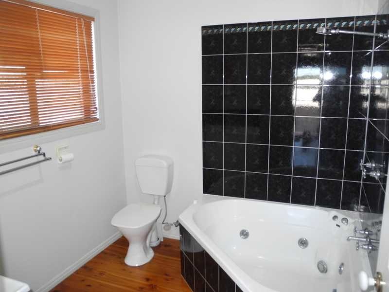 23 Crest Avenue, Boyne Island QLD 4680