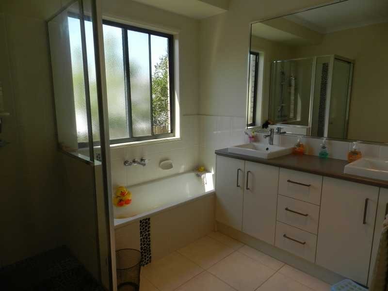 18 Melanie Court, Boyne Island QLD 4680