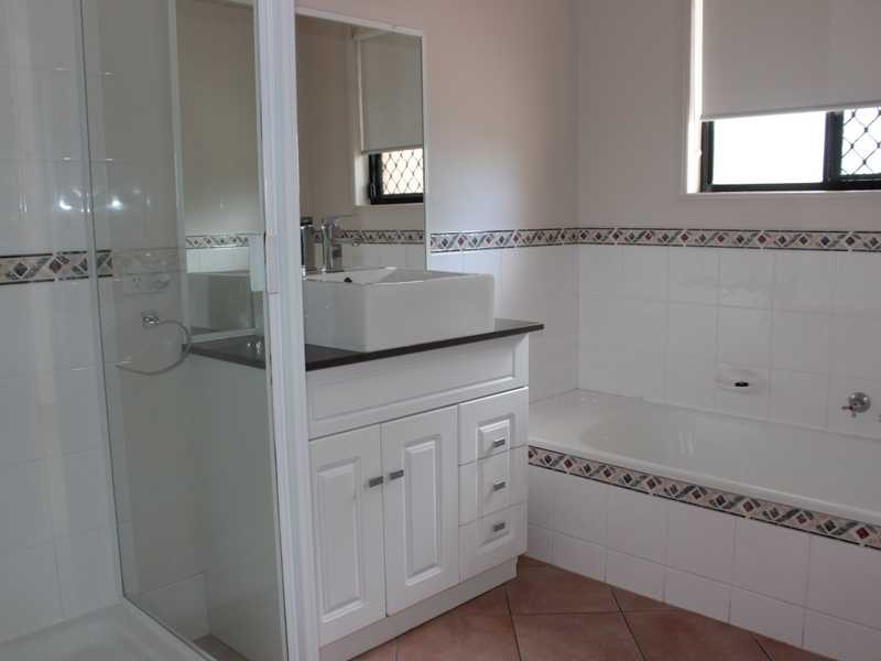 41 Curtis Avenue, Boyne Island QLD 4680