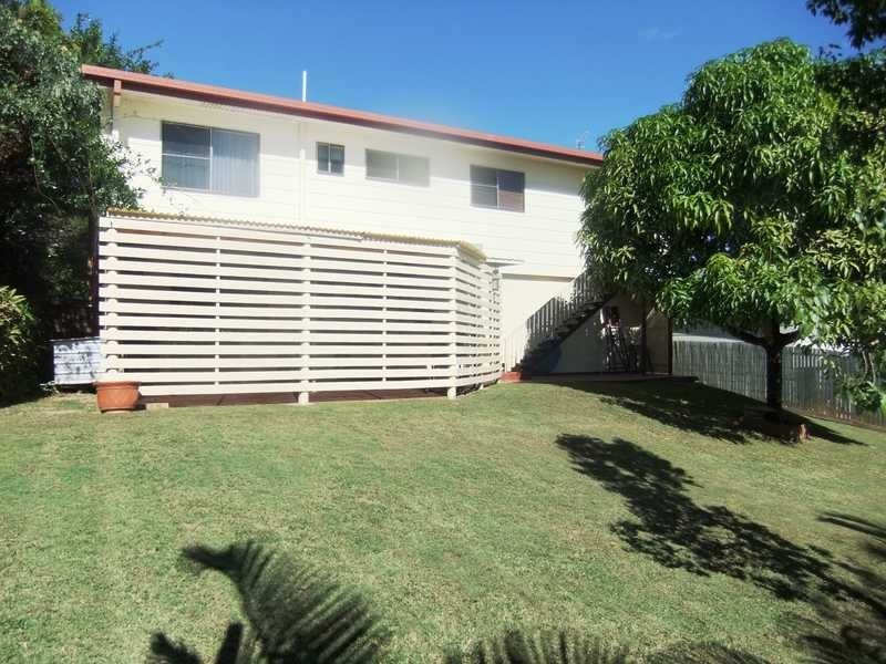 11 Marina Avenue, Boyne Island QLD 4680