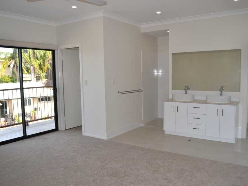27 Marina Avenue, Boyne Island QLD 4680