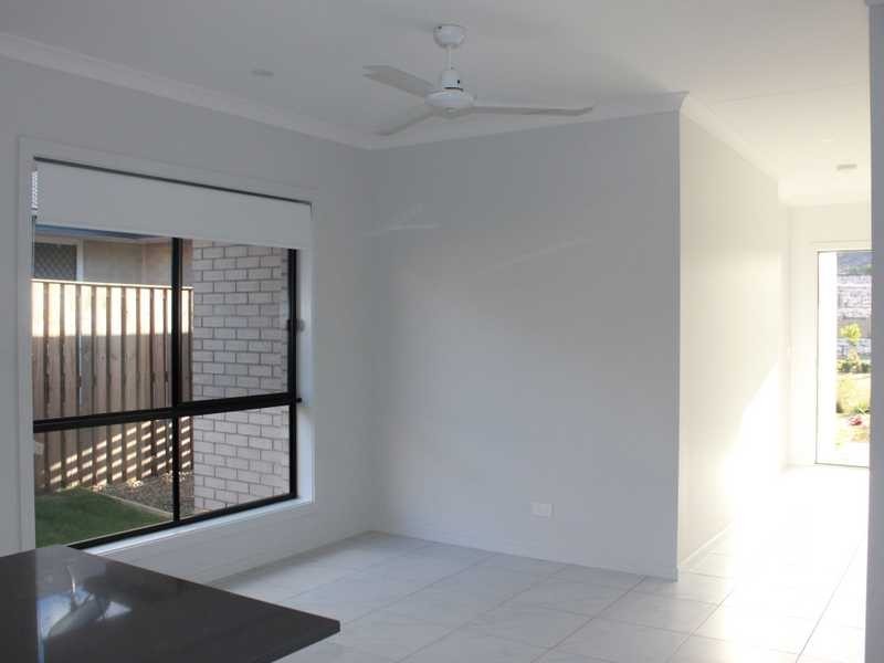 28 Caulder Esplanade, Boyne Island QLD 4680