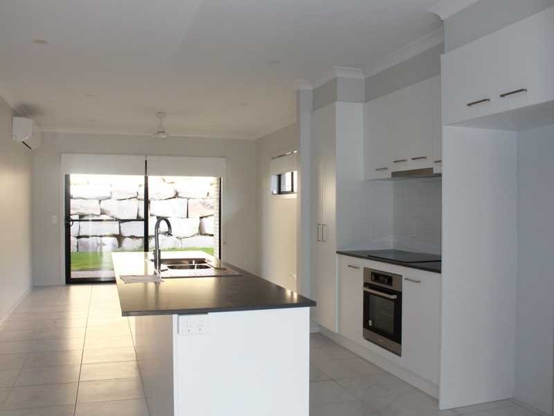 28 Caulder Esplanade, Boyne Island QLD 4680
