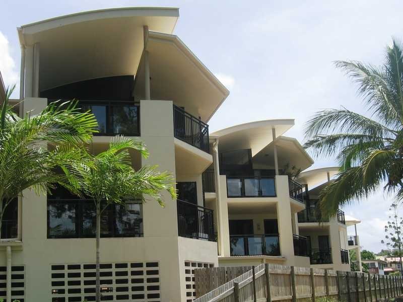 Unit 12/8a Wyndham Avenue, Boyne Island QLD 4680