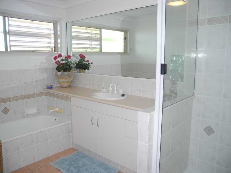 12 Geoffrey Thomas Drive, Tannum Sands QLD 4680