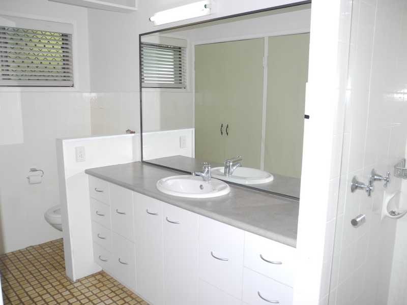 2 Polmaise Street, Boyne Island QLD 4680
