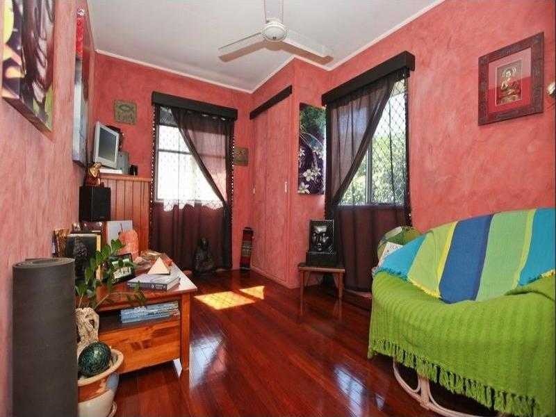 18 Morley Street, West Gladstone QLD 4680