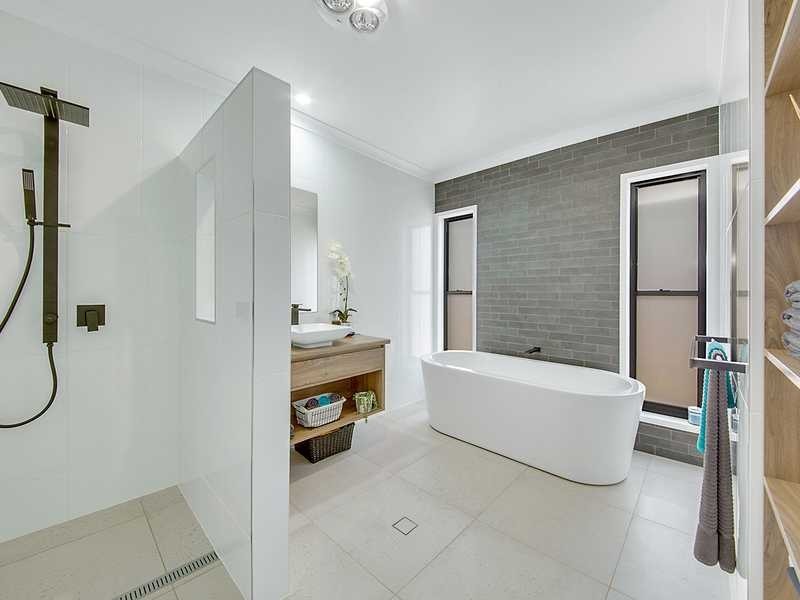 3 Corimba Parade, Boyne Island QLD 4680