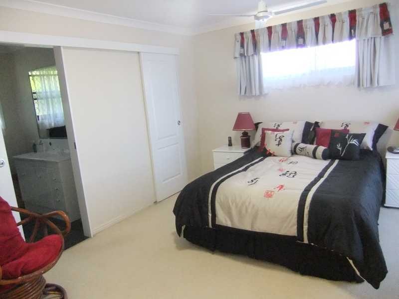4 Jeana Close, Boyne Island QLD 4680