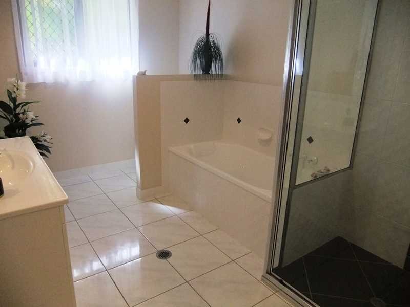4 Jeana Close, Boyne Island QLD 4680