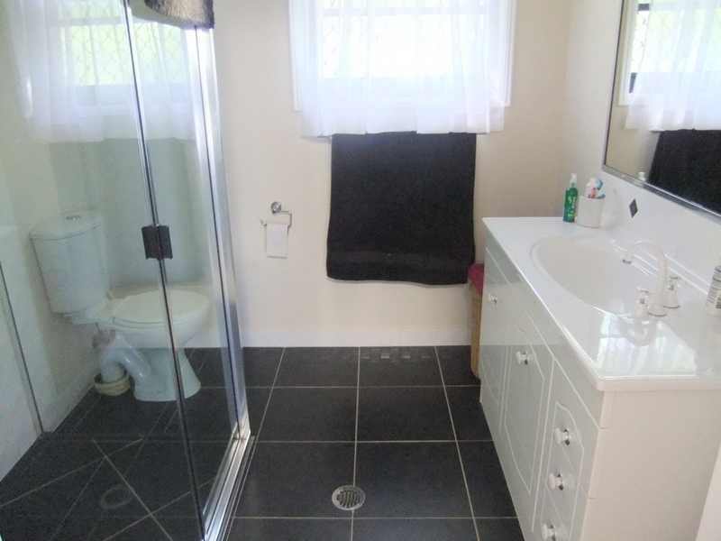 4 Jeana Close, Boyne Island QLD 4680