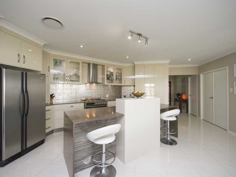 17 Valley Way, Boyne Island QLD 4680