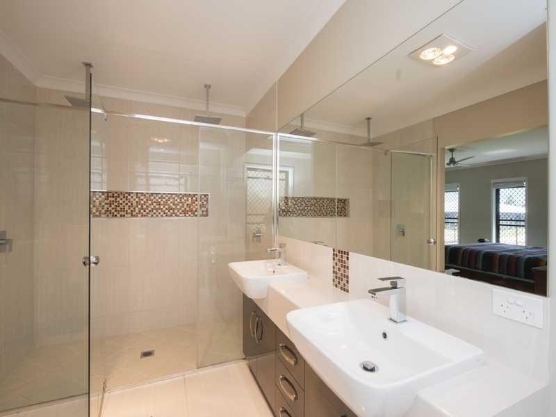 17 Valley Way, Boyne Island QLD 4680