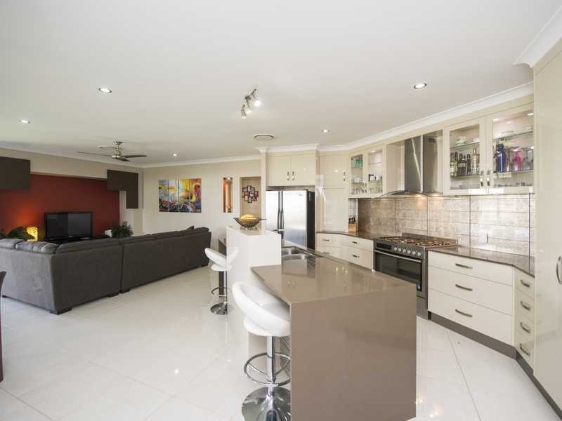 17 Valley Way, Boyne Island QLD 4680