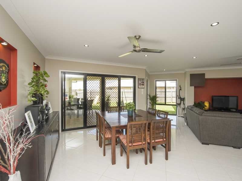 17 Valley Way, Boyne Island QLD 4680