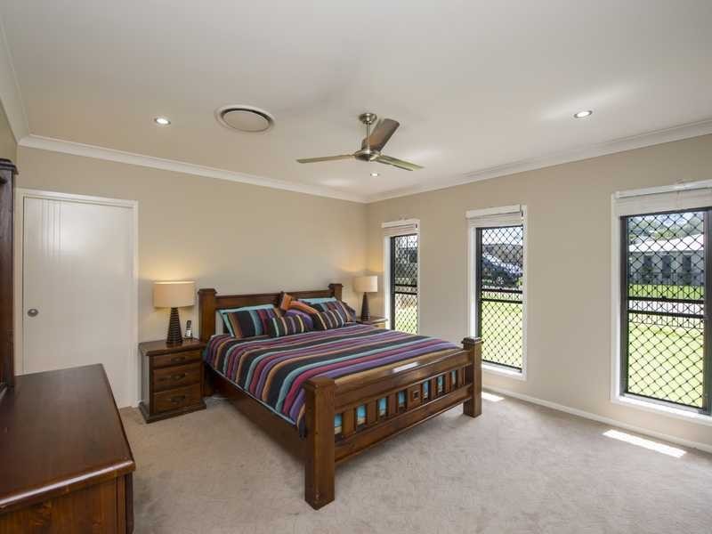 17 Valley Way, Boyne Island QLD 4680