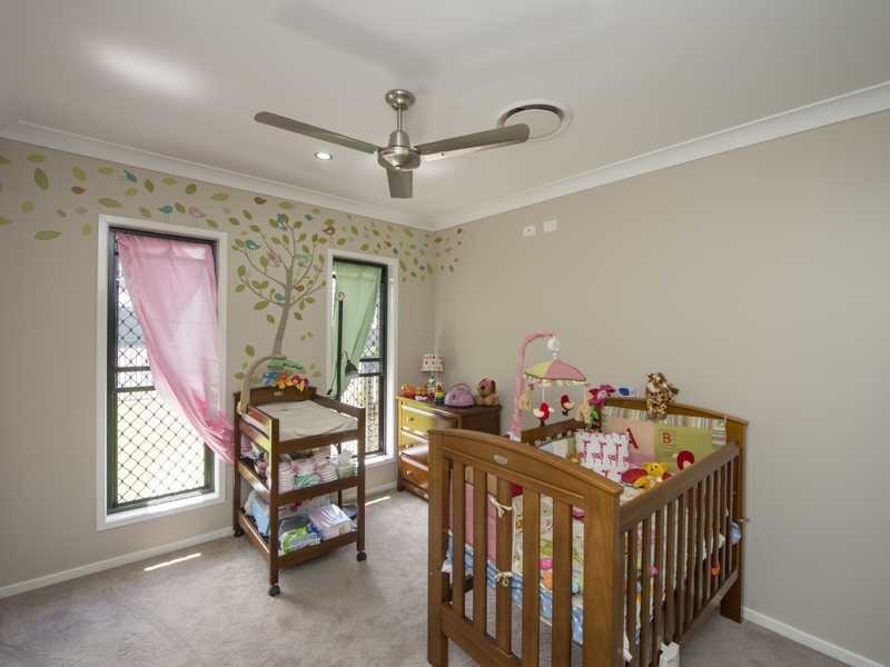 17 Valley Way, Boyne Island QLD 4680