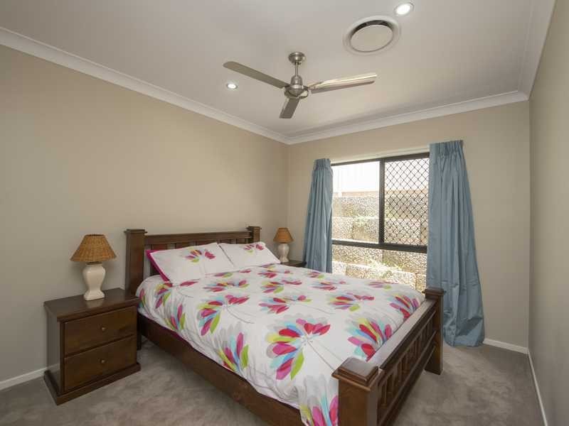 17 Valley Way, Boyne Island QLD 4680