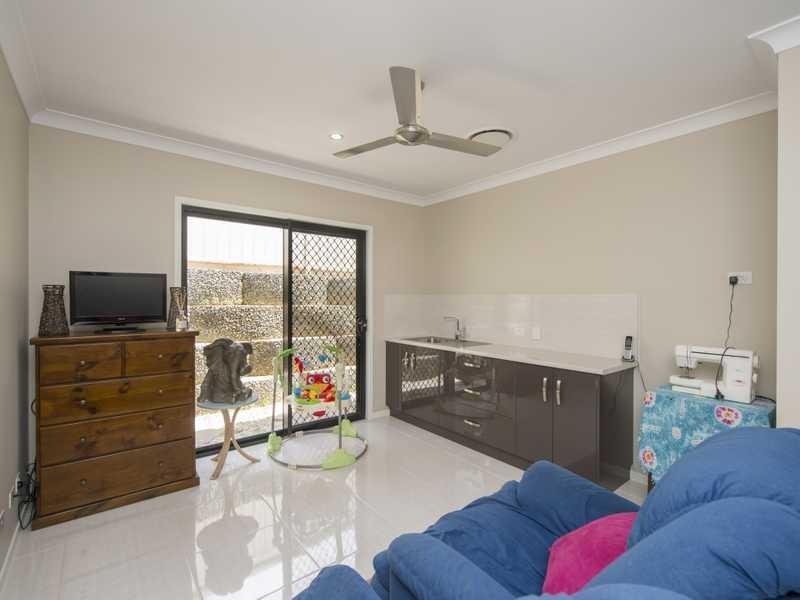 17 Valley Way, Boyne Island QLD 4680