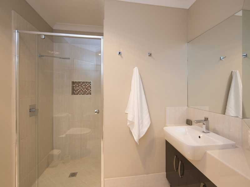 17 Valley Way, Boyne Island QLD 4680
