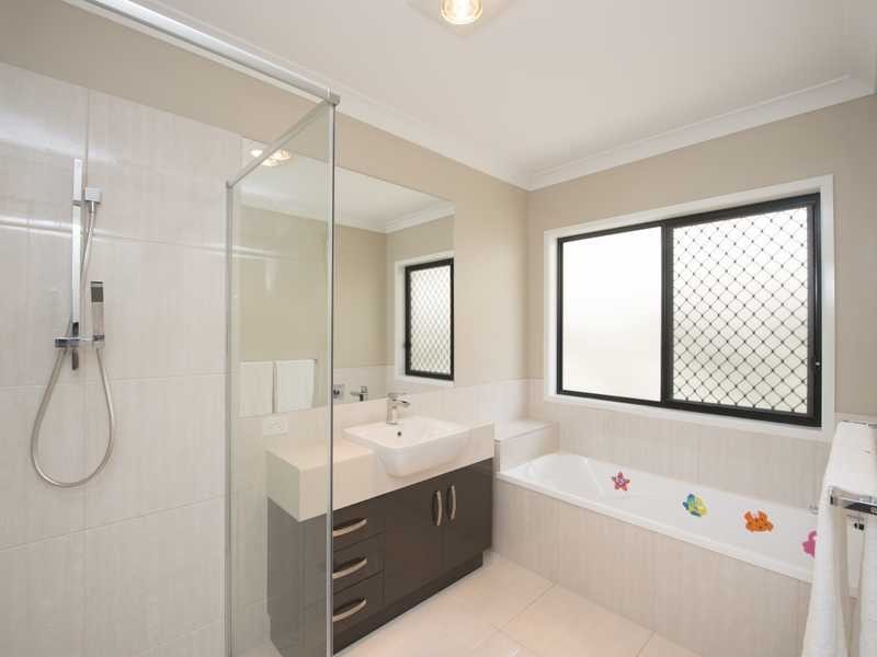 17 Valley Way, Boyne Island QLD 4680